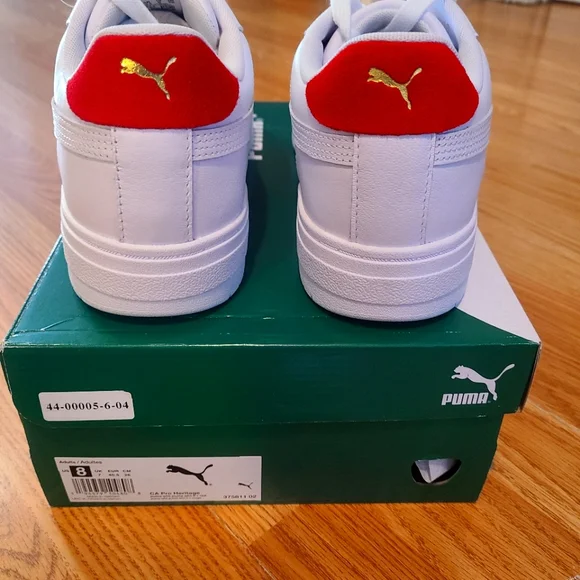 BRAND NEW Pumas never worn - Picture 1 of 3